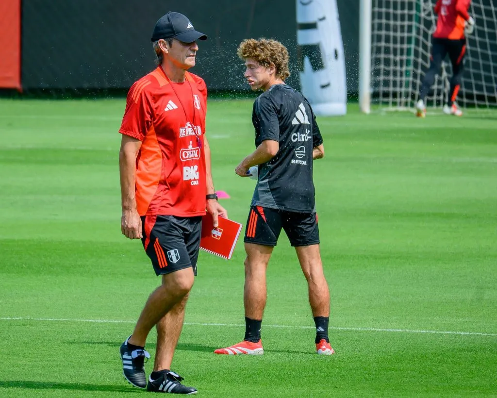 Óscar Ibáñez trabajando en la Federación Peruana. (Foto: Deporte Directo).