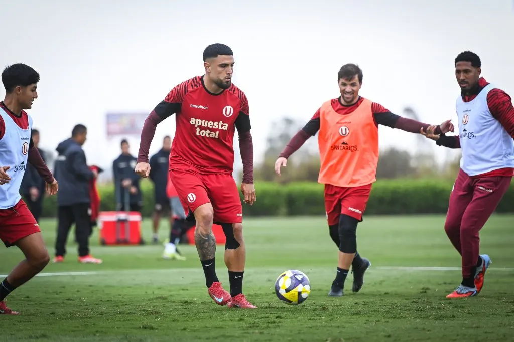 Gabriel Costa estuvo entrenando con normalidad hasta su lesión. (Foto: X).