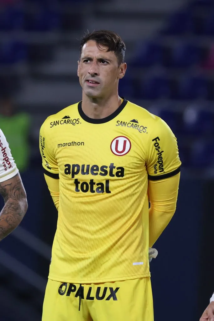 Britos atajando para Universitario. (Foto: Getty Images)