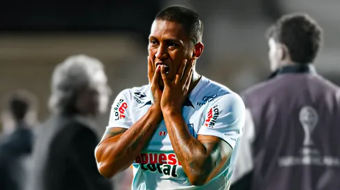 Pedro Aquino jugando en Alianza Lima.