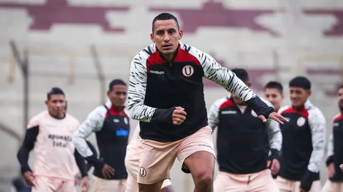 Álex Valera entrenando en Universitario.