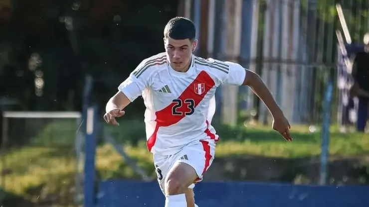 Felipe Chávez, con la camiseta de Perú.