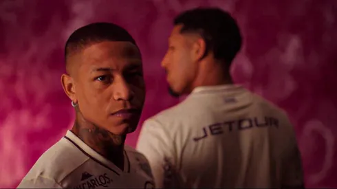 Universitario sacó camiseta en honor al Señor de los Milagros.