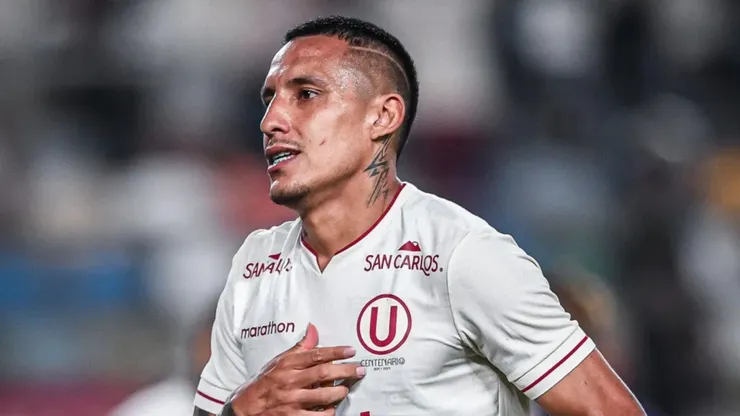 Álex Valera con camiseta de Universitario.