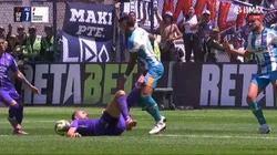 Hernán Barcos expulsado tras violenta reacción contra Paolo Fuentes.