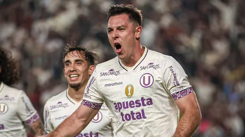El festejo de Diego Churín, uno de los autores de los goles de Universitario.