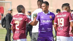 Jugadores de Atlético Torino celebrando.