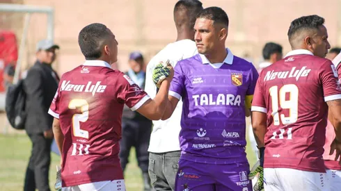 Jugadores de Atlético Torino celebrando.