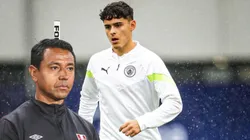 Alexander Robertson y Nolberto Solano.