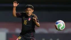 Maxloren Castro en el Chile vs. Perú en Santiago.