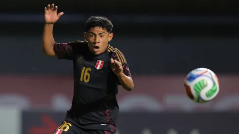 Maxloren Castro en el Chile vs. Perú en Santiago.
