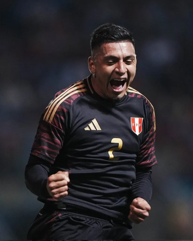 César Inga y su tremendo gol con Perú. Felicitado por Universitario. (Foto: X).