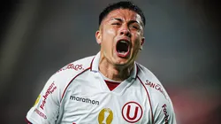 Jairo Concha festejando un gol con Universitario.