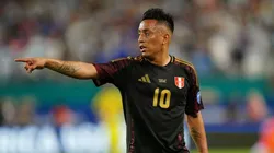 Christian Cueva con camiseta de Perú.