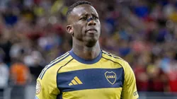 Luis Advíncula con camiseta de Boca Juniors.