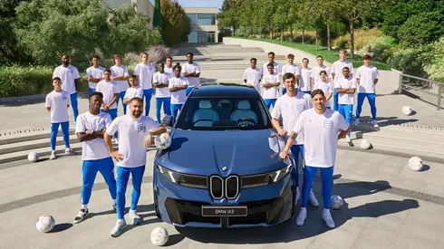 Jugadores de Real Madrid con el modelo 'BMW iX3'