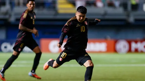 Jairo Concha con camiseta de Perú.