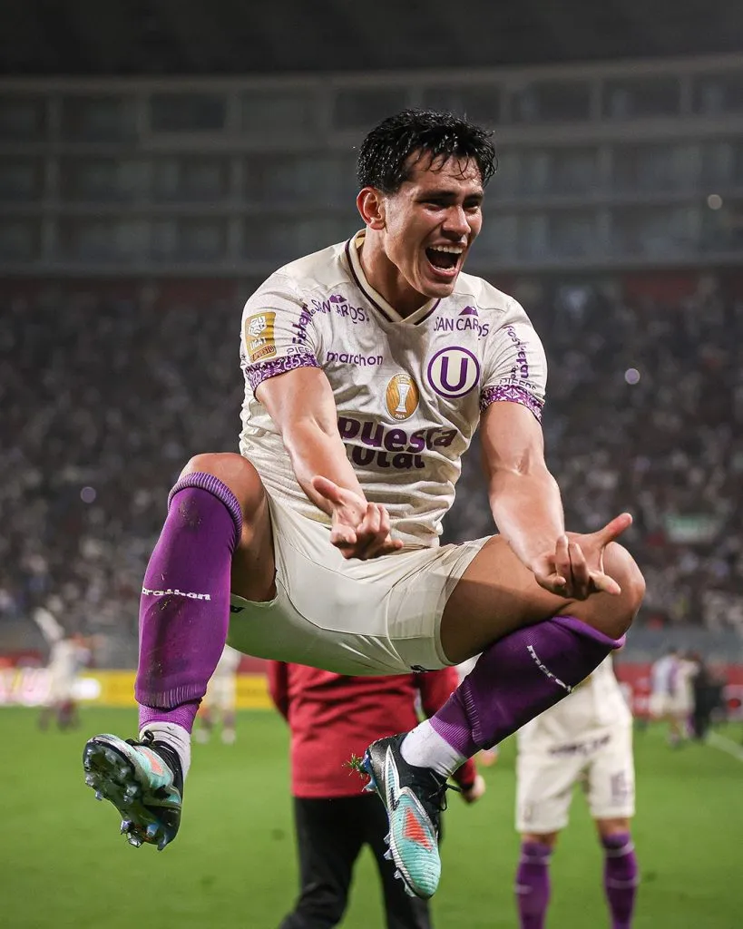‘Tunche’ Rivera festejando su gol con Universitario. (Foto: Liga 1)