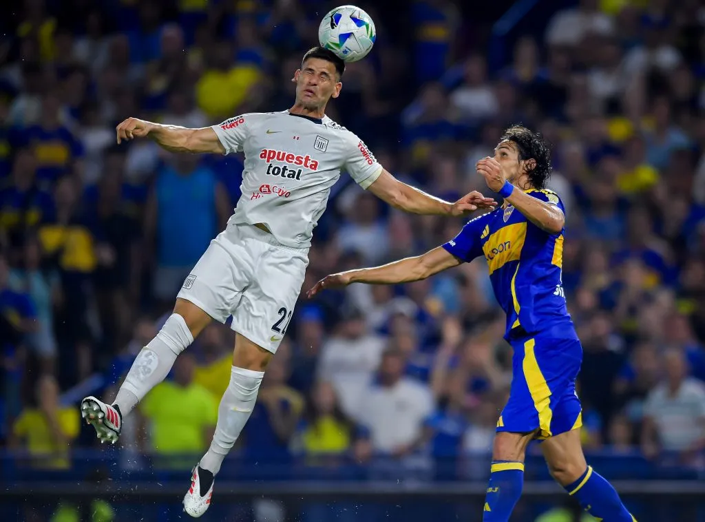 Guillermo Enrique jugando contra Boca Juniors en Buenos Aires, Argentina. (Photo by Marcelo Endelli/Getty Images)