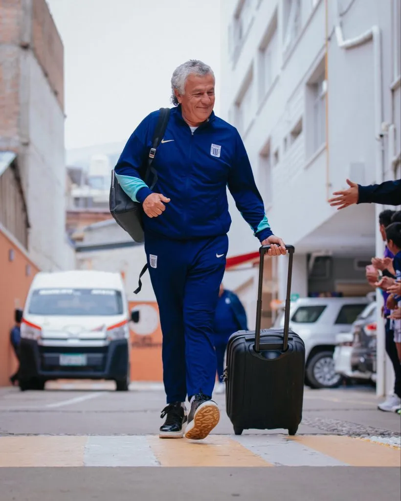 Néstor Gorosito espera por sus nuevos refuerzos. (Foto: X).