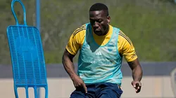 Luis Advíncula en los entrenamientos de Boca Juniors.