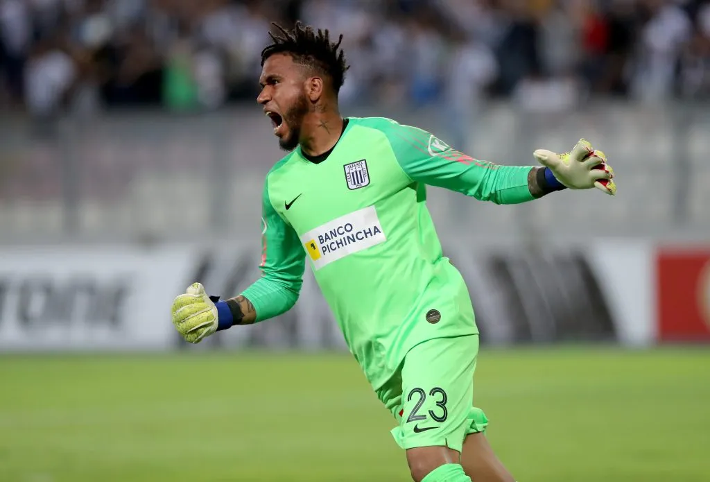 Pedro Gallese jugando en Alianza Lima, temporada 2019. (Photo by Raul Sifuentes/Getty Images)