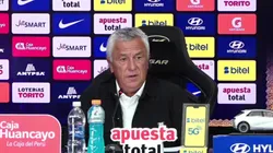 Néstor Gorosito, en la conferencia de prensa por su renovación.