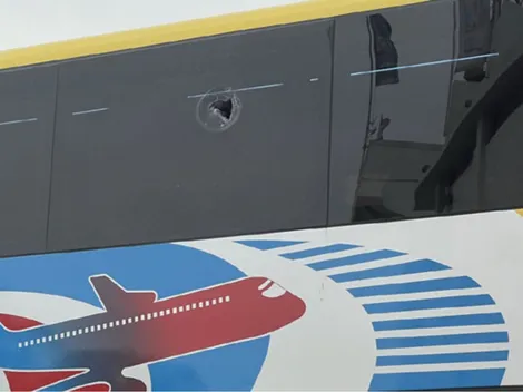 Hinchas de U. de Chile atacaron los micros de Lanús con piedras: vidrios rotos, pero sin heridos