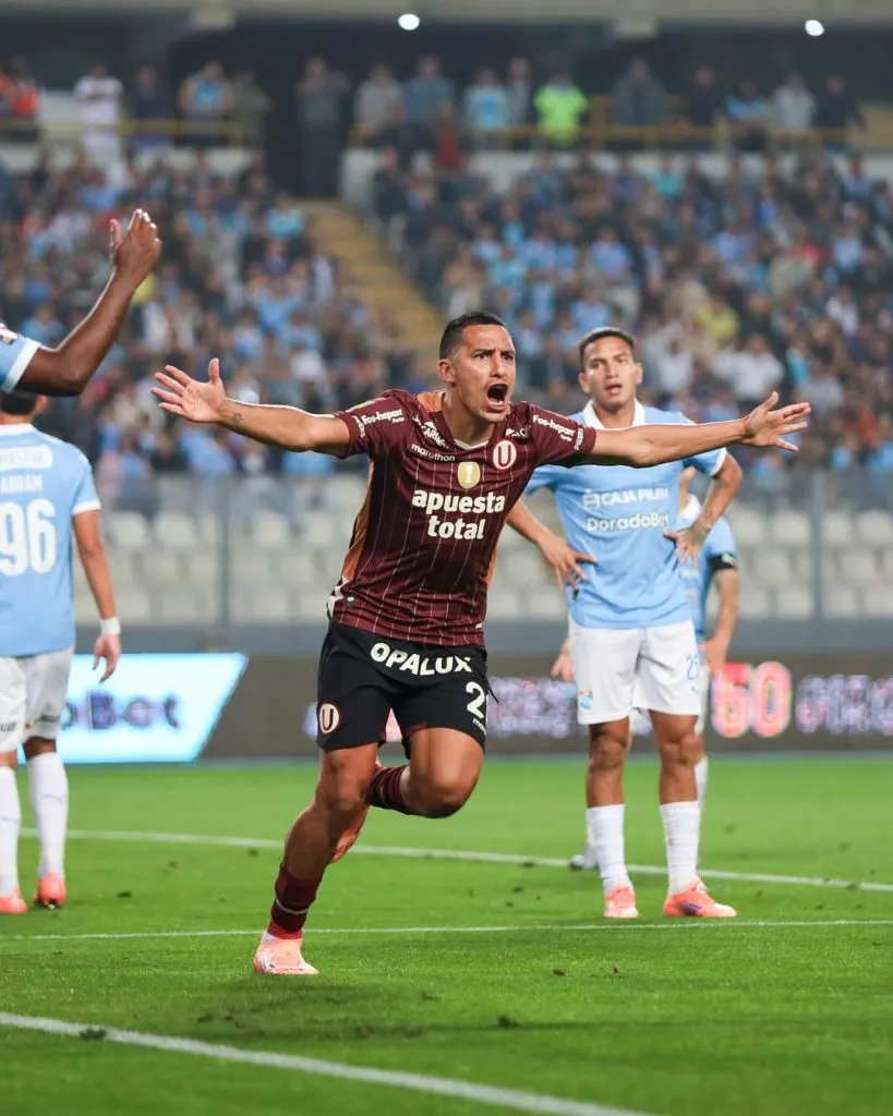 Alex Valera festejando su gol en el Universitario vs. Sporting Cristal. (Foto: Universitario)