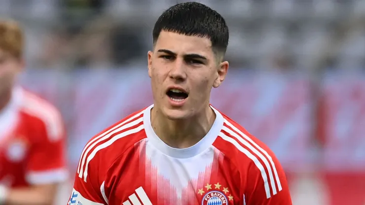Felipe Chávez con camiseta de Bayern Múnich.