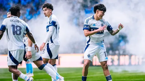 Kenji Cabrera celebrando en el Vancouver Whitecaps.