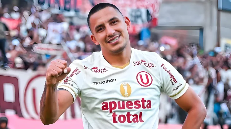 Alex Valera festejando el tricampeonato de Universitario.