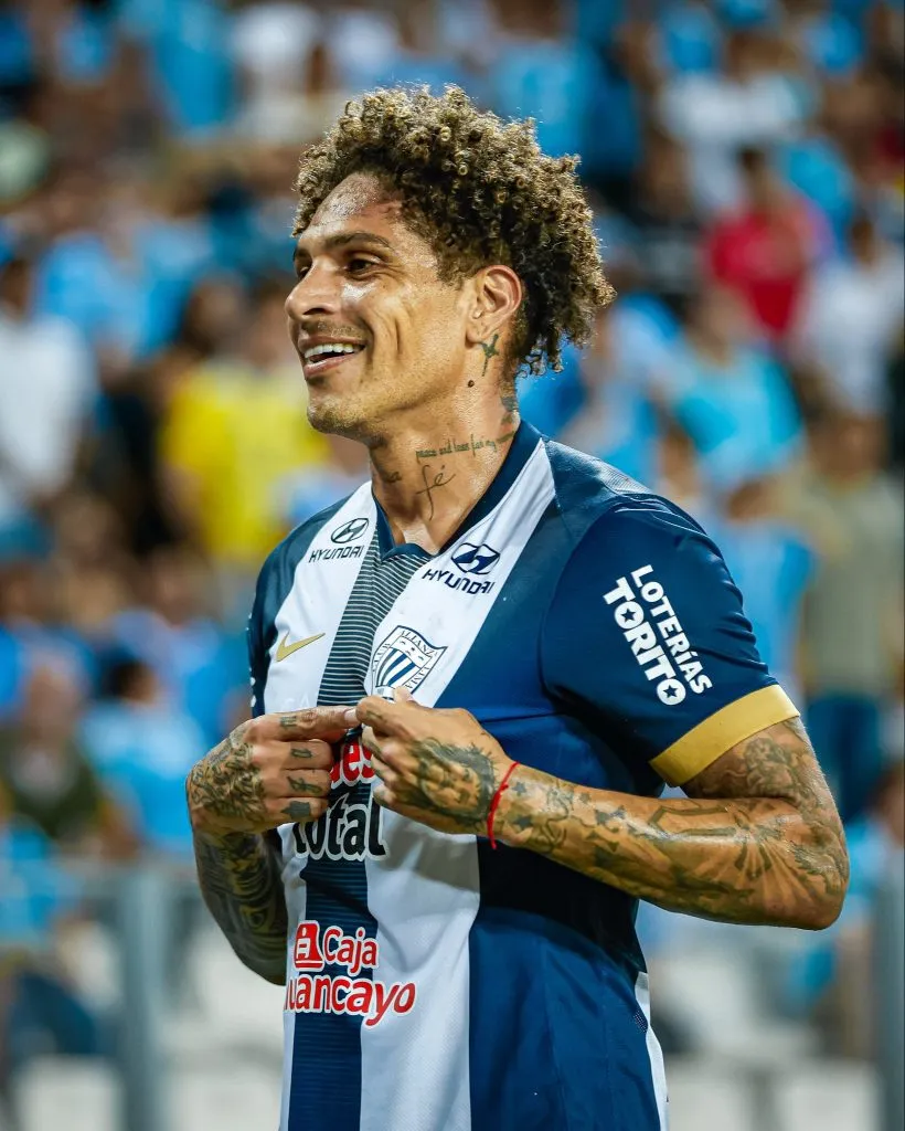 Paolo Guerrero renovó con Alianza Lima por todo el 2026. (Foto: X).