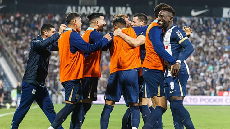 Jugadores de Alianza Lima celebrando.