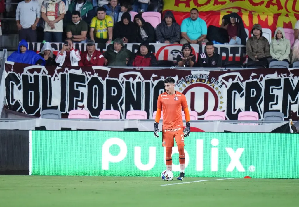 Diego Romero atajando en Universitario de Deportes. (Photo by Mark Brown/Getty Images)