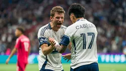 Thomas Müller y Kenji Cabrera de Vancouver Whitecaps.