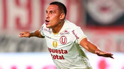 Alex Valera festejando con Universitario.