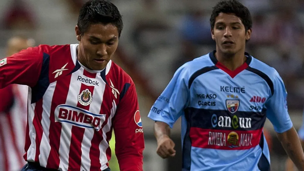 Reimond Manco, jugando para Atlante en 2011 ante Chivas de Guadalajara (Getty Images).