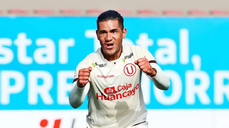 Jonathan Dos Santos con camiseta de Universitario.