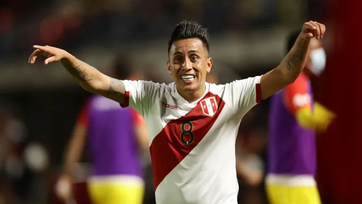 Christian Cueva con camiseta de Perú.