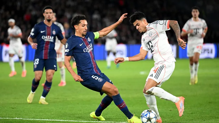 Luis Díaz, en una jugada contra Marquinhos en PSG vs. Bayern.