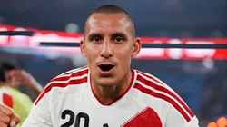 Alex Valera jugando para la Selección Peruana.