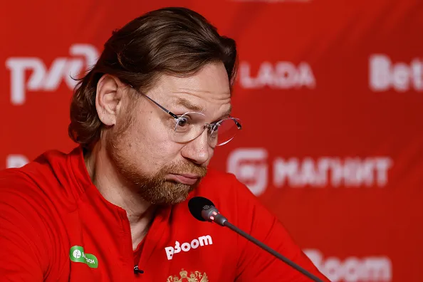 Valeri Karpin luego del partido entre Perú vs. Rusia. (Foto: Getty Images)