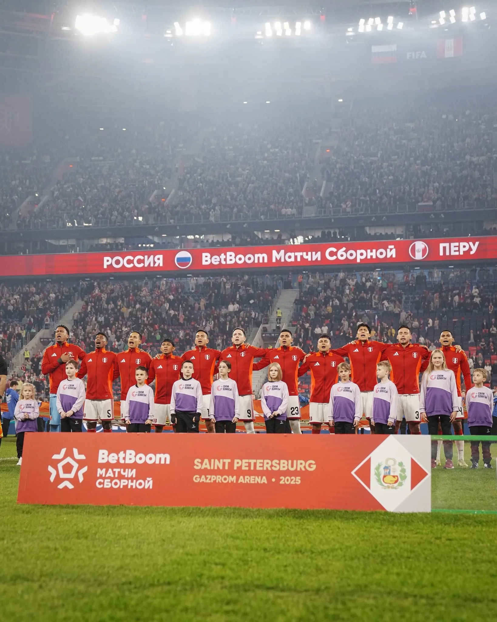 Renzo Garcés fue titular con Perú ante Rusia. (Foto: X).