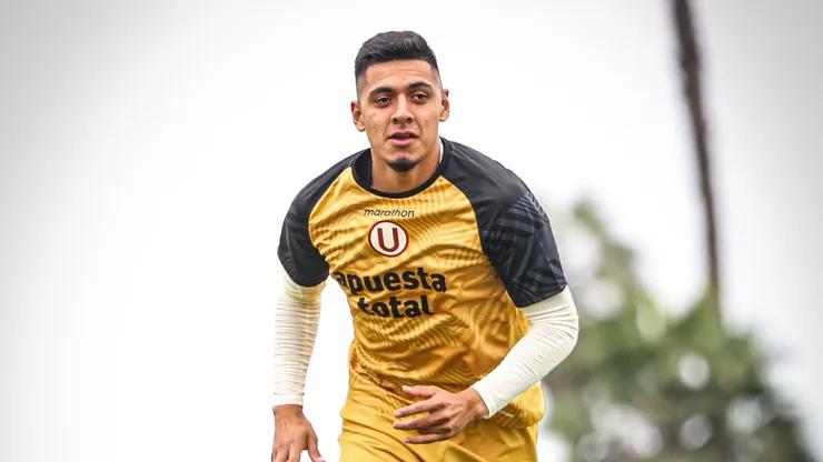 César Inga, defensor de Universitario.