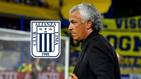 Néstor Gorosito y el escudo de Alianza Lima.