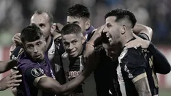 Jugadores de Alianza Lima abrazados.