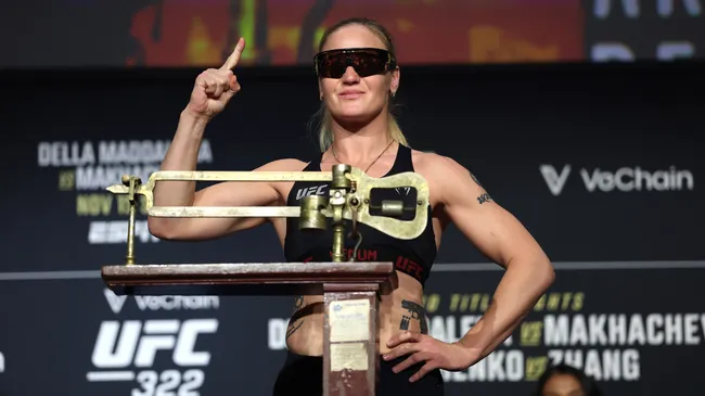 Valentina Shevchenko, el orgullo de Kirguistán y Perú, dio el peso para la UFC 322 (Getty Images).