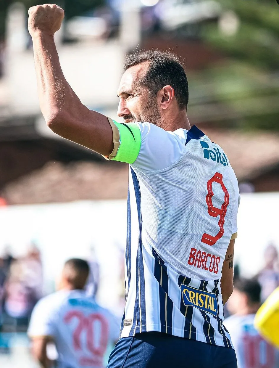 Hernán Barcos jugando en Alianza Lima. (Foto: X).