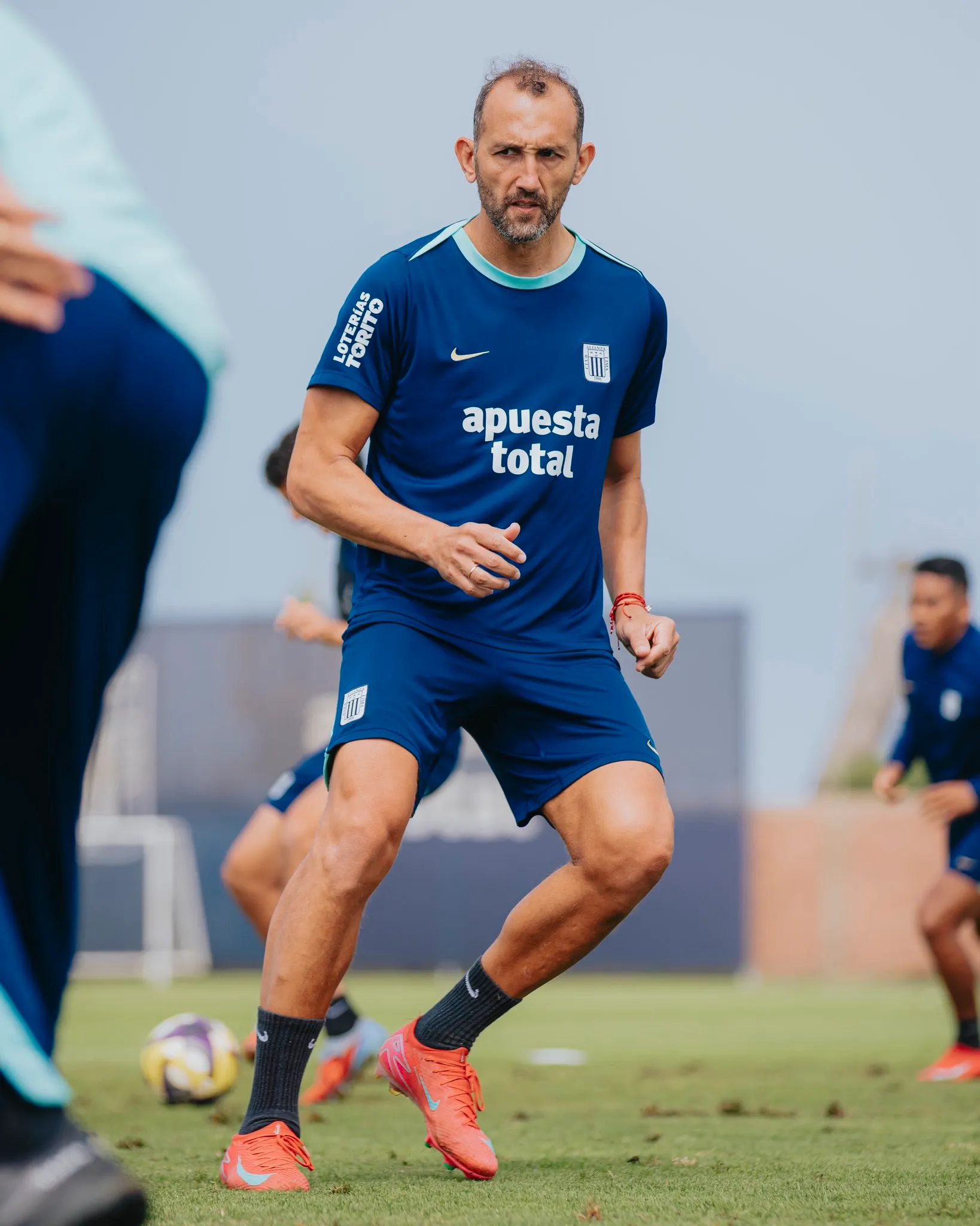 Hernán Barcos en los entrenamientos con Alianza Lima. (Foto: X).